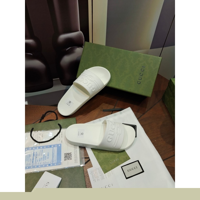 G*u*i slippers